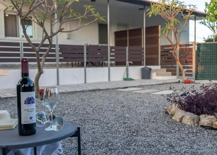 Beachside Apartment-2 أفانتو